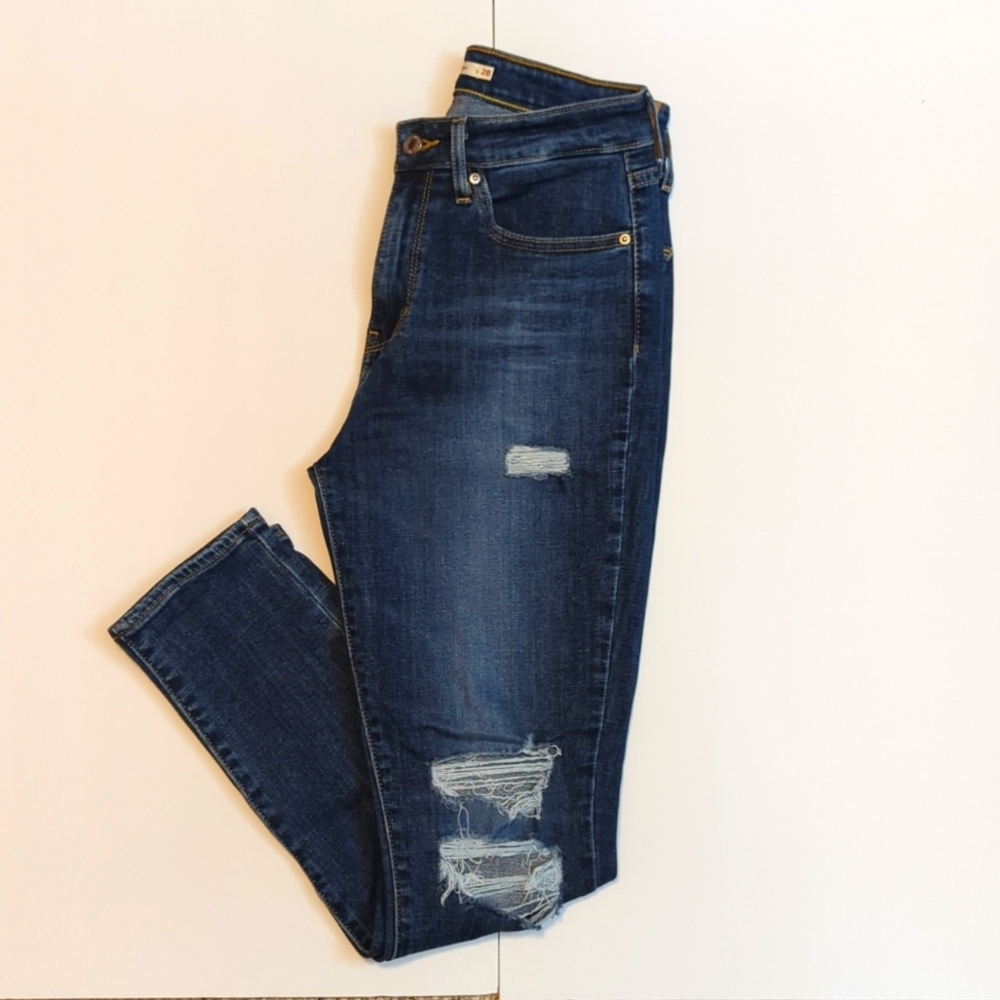 Levi's 721 High Rise Skinny distressed- size 28 waist 28 inseam